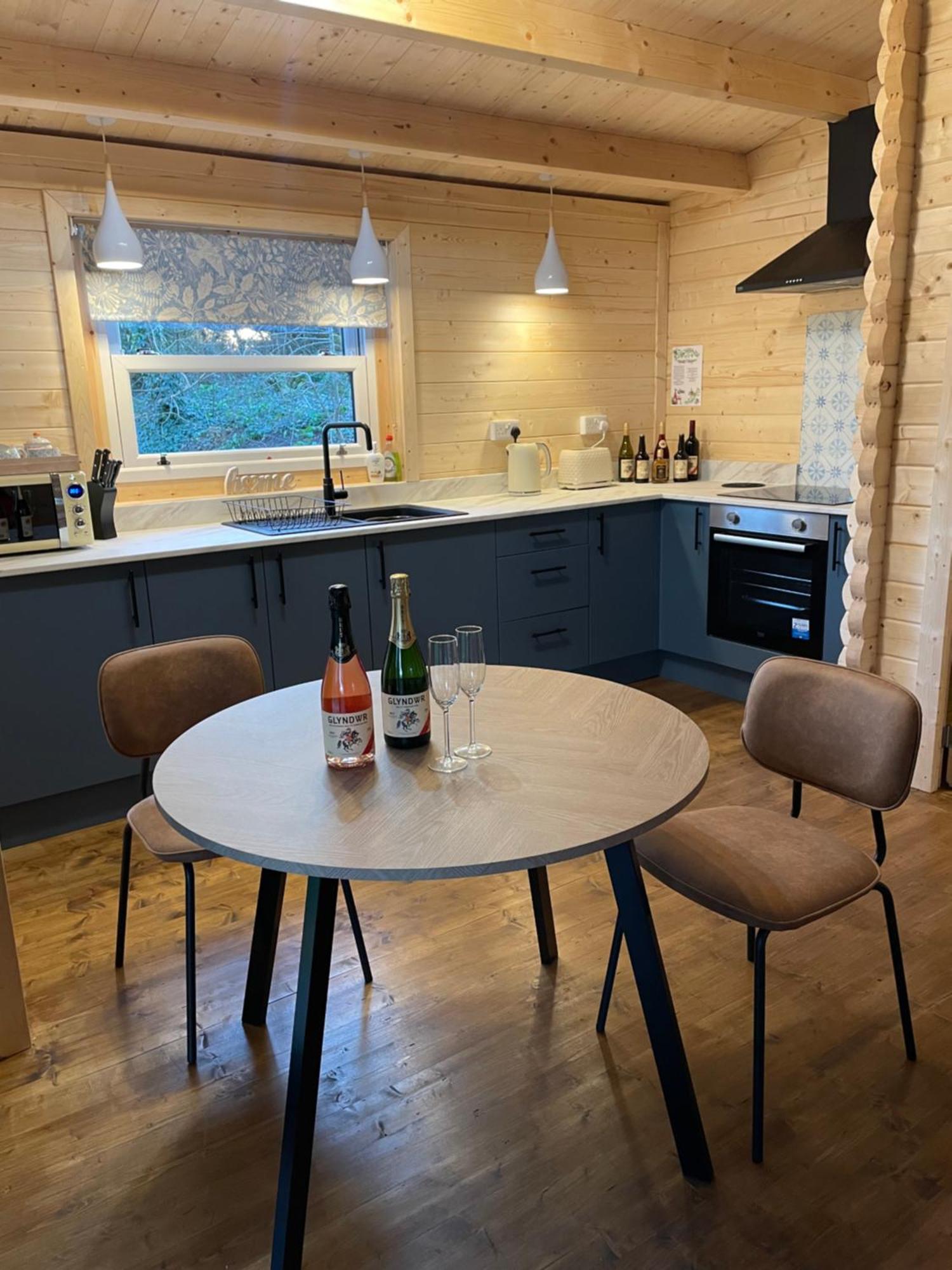 Glyndwr Vineyard Hotel Cowbridge Buitenkant foto